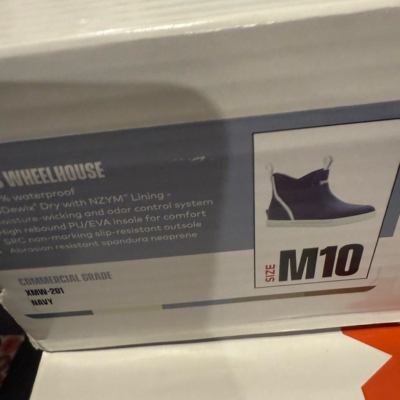 XTRATUF boot new men size 10 - Picture 7 of 7